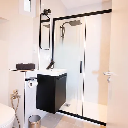 Le Petit Haussmann Apartment