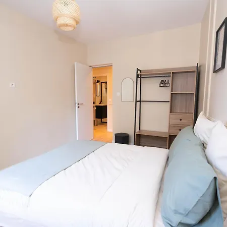Le Petit Haussmann Apartment